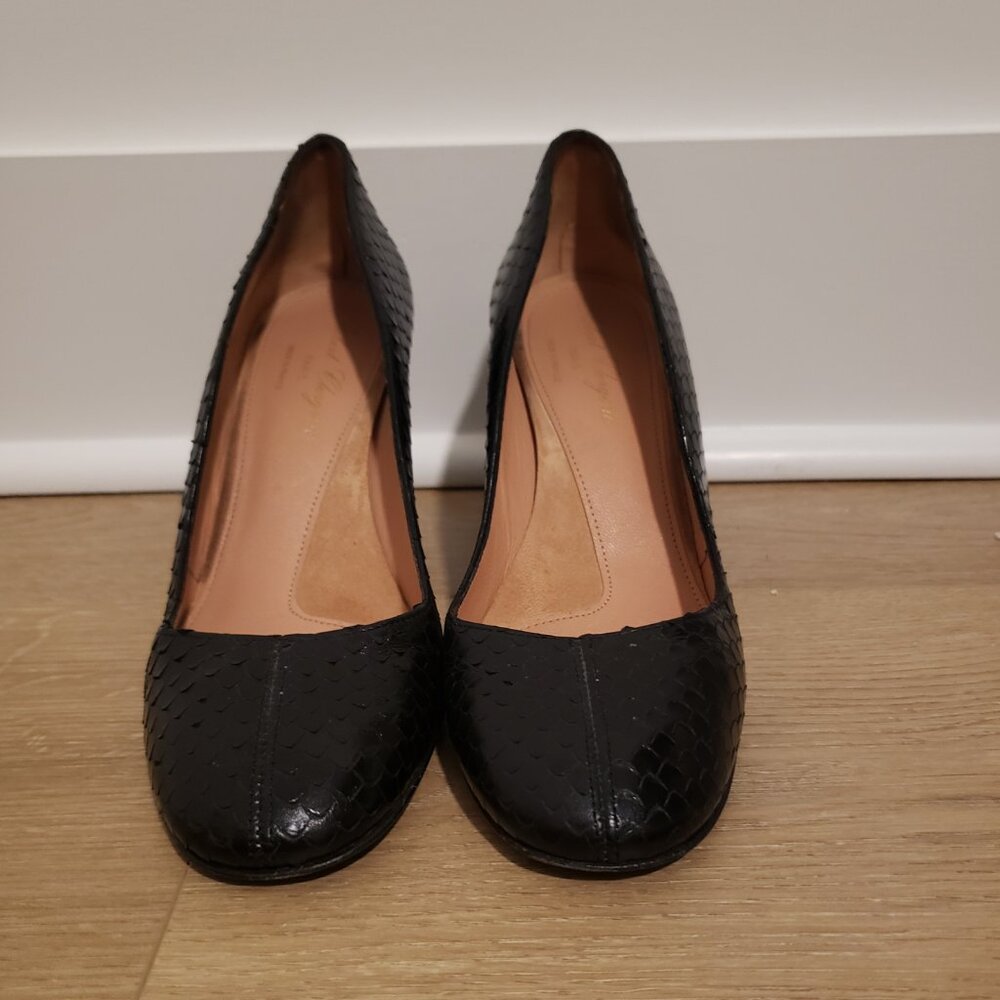Robert Clergerie Paris Black Pumps